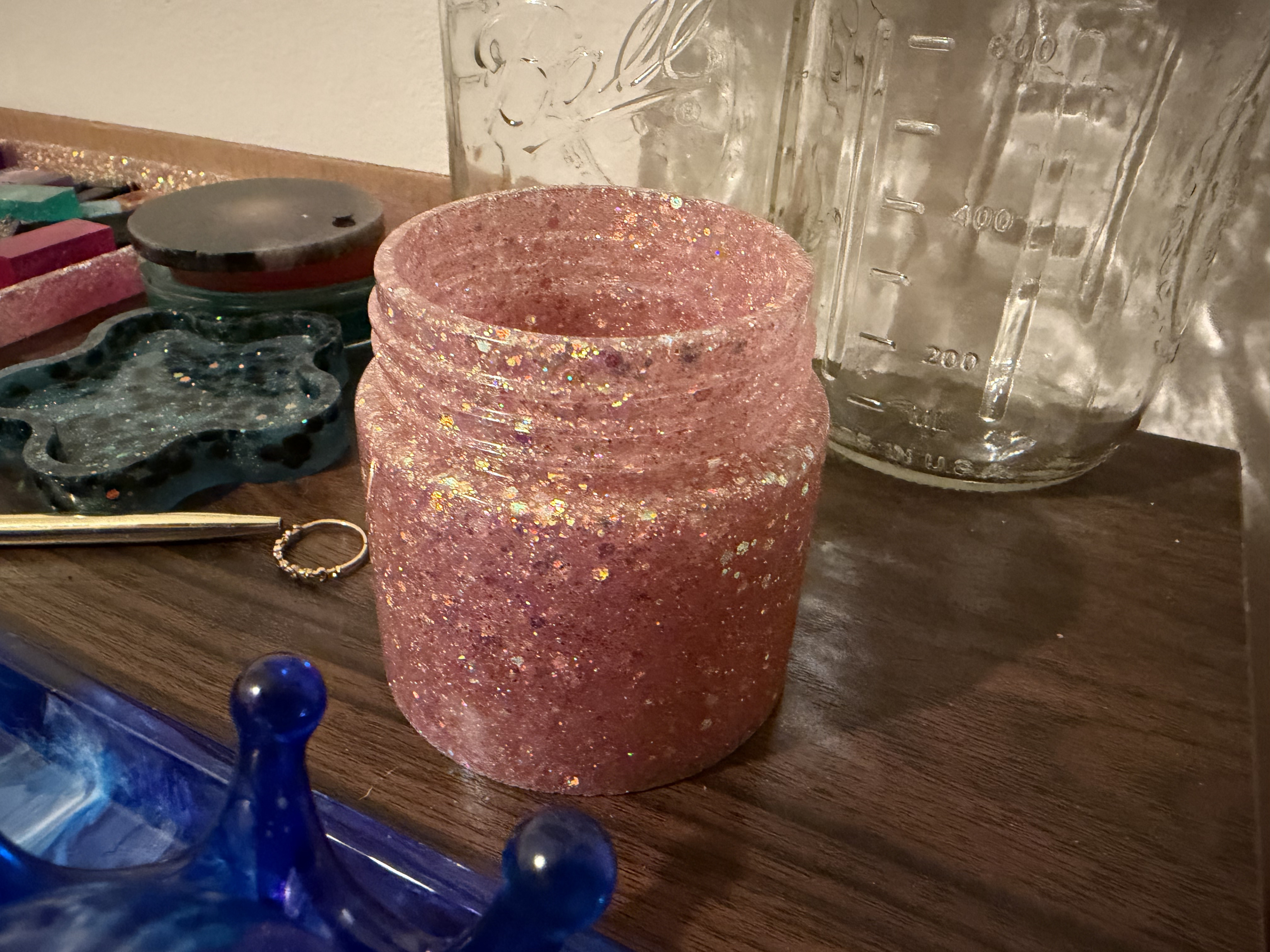 Workshop — pink glitter resin jar on the pour table